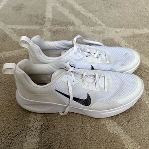Women’s Nike tennis shoes
